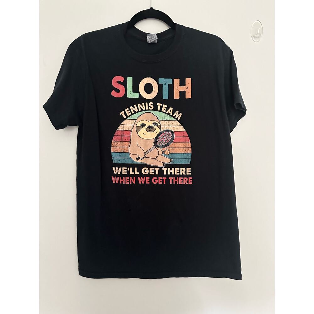 Gildan SLOTH Tennis Funny Gag Graphic Tee Lazy Slow Dad Jokes Cute Medium M Cute